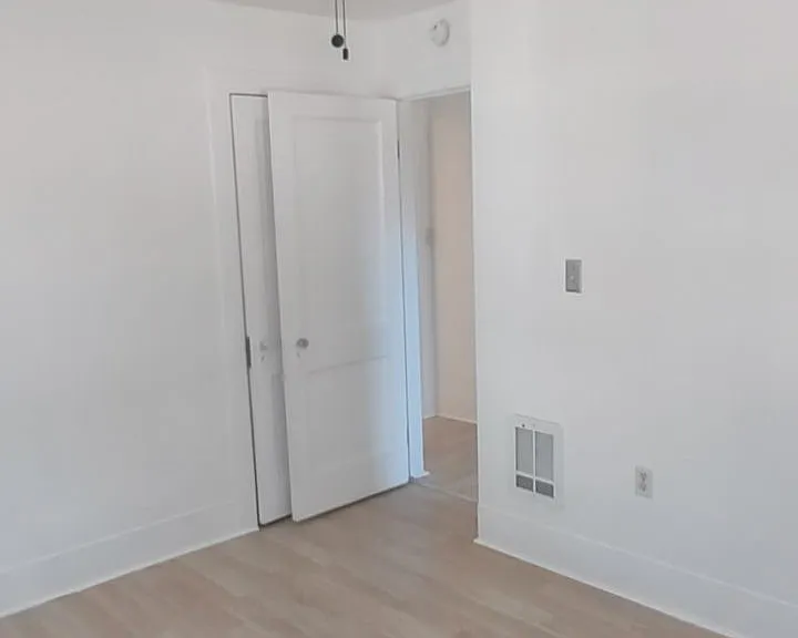 214 E 11th St #1 — Photo 15