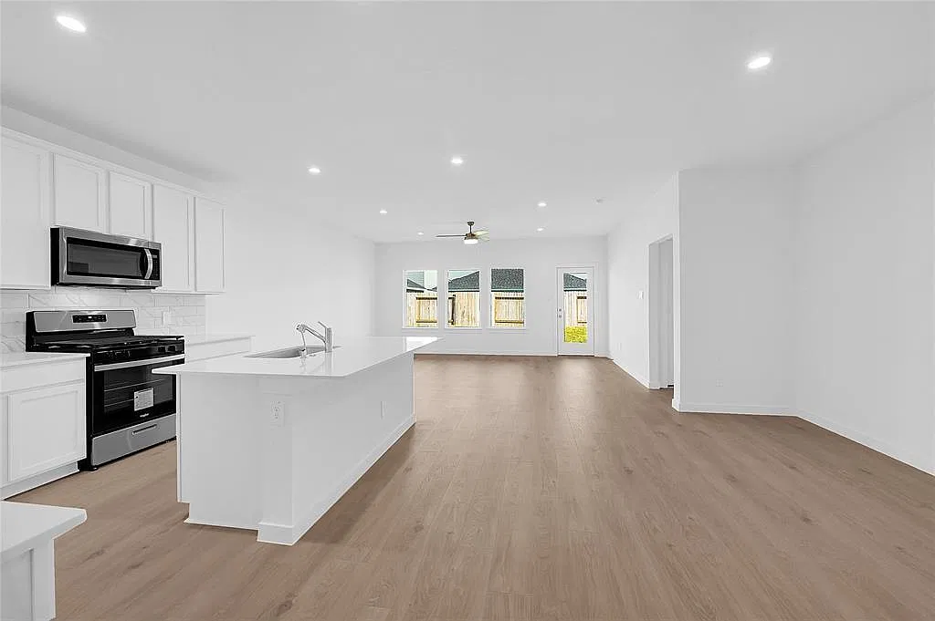 3307 Boothby Bay Ln — Photo 2