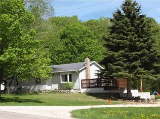 1038 W Stutsmanville Rd, Harbor Springs, MI 49740