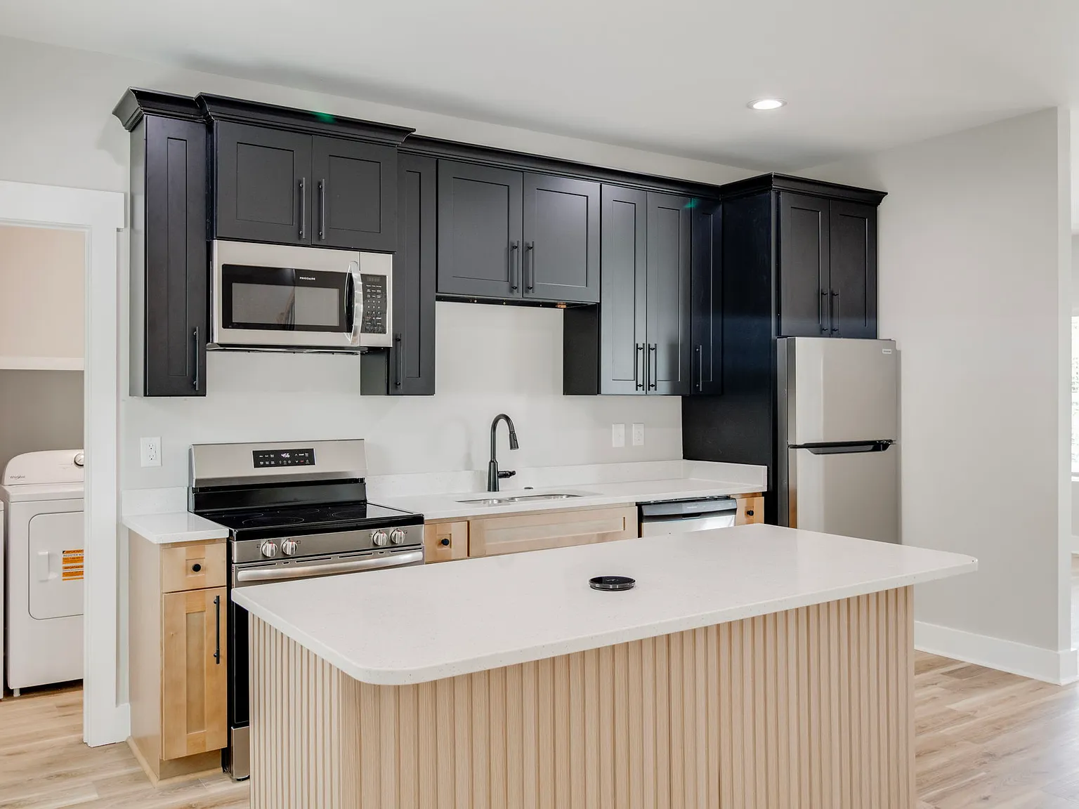 4 bed, 1980 sqft, $4,700 — Photo 1