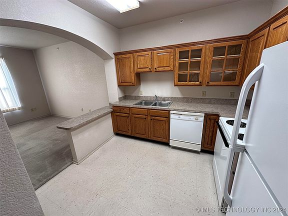 3rd image of 301 E Washington Ave #3008
