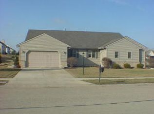 650 Shady Ln, Oconomowoc, WI 53066