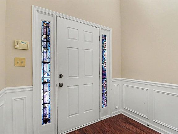 4th image of 372 Creek Manor Way