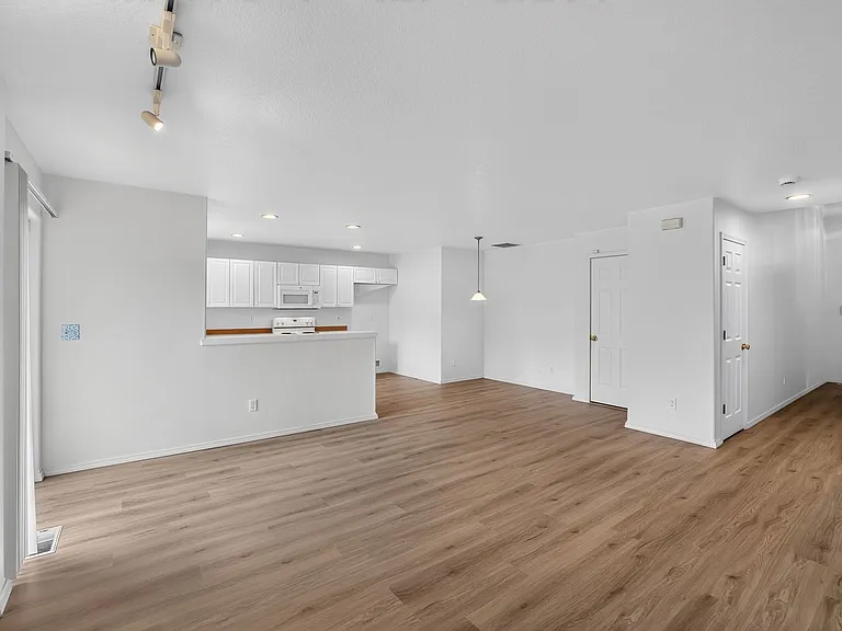5146 NE Schoeler Cir — Photo 6