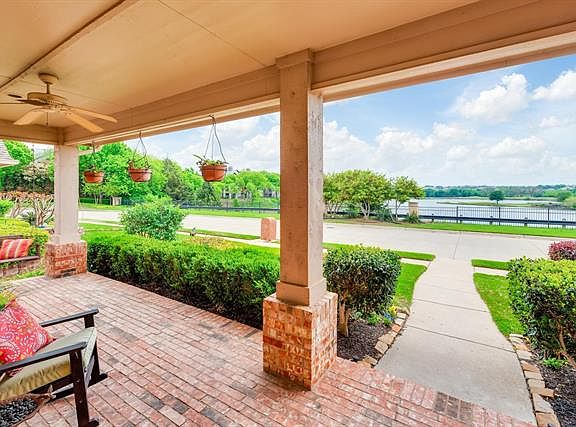 3rd image of 4267 Lake Bluff Dr
