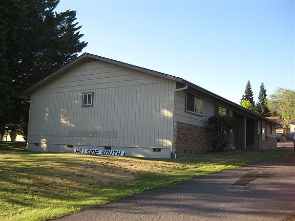 2nd image of 2496 Siskiyou Blvd