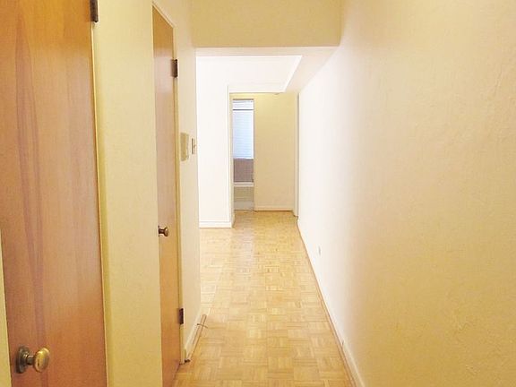 3rd image of 670 N Pearl St APT 4