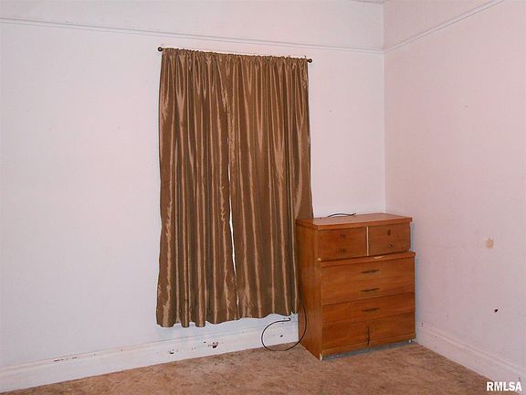 5th image of 401 W Raymond St