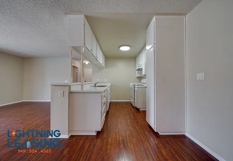 10250 Commerce Ave #216 — Photo 4