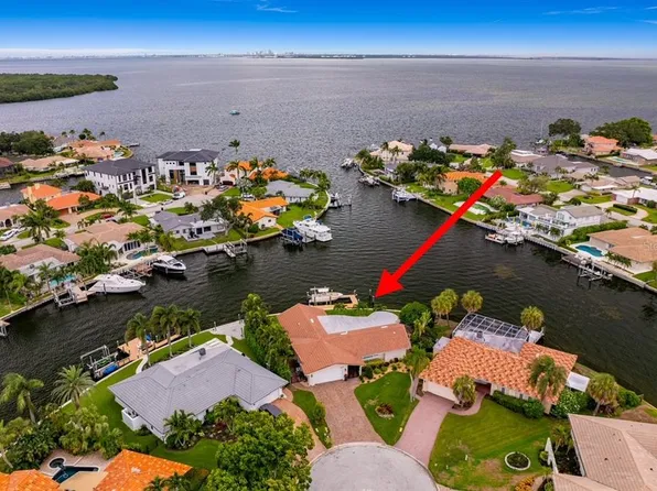 2097 Massachusetts Ave NE, Saint Petersburg, FL 33703