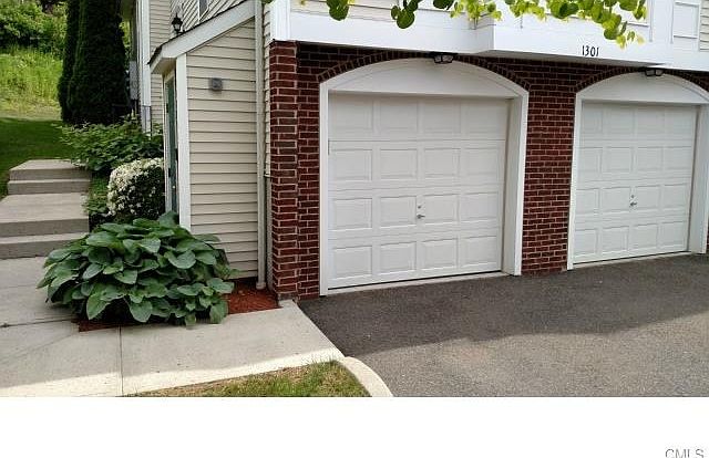 Drake model end-unit w/2-car garage