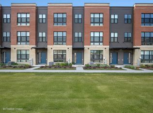 317 Summit Cir, Lombard, IL 60148