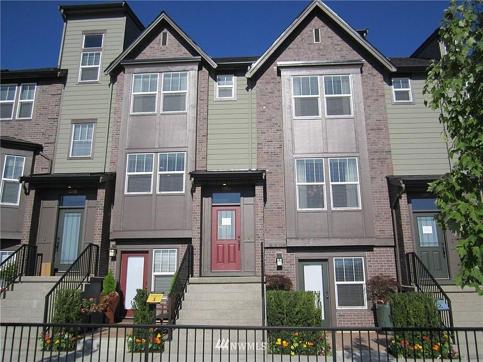 1st image of 1359 Greenwich Walk NE