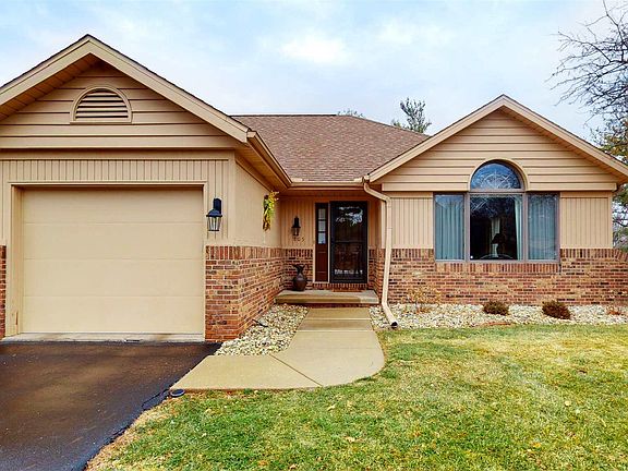 3rd image of 805 W Country Meadows Ln