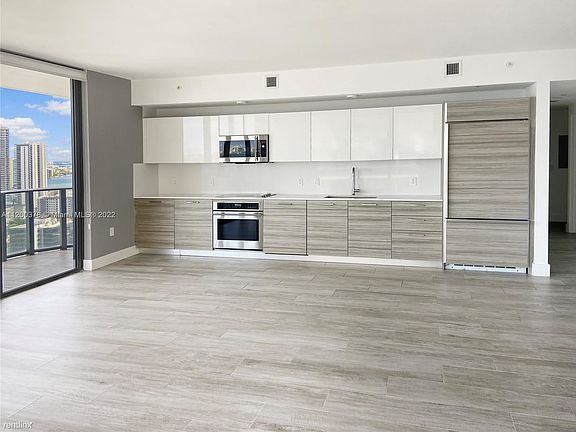 2nd image of 121 NE 34th St Unit 2808