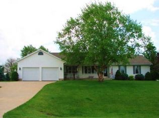 5650 Hunt Ridge Dr, Cedar Rapids, IA 52411
