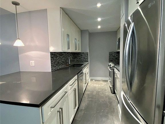4th image of 305 E 47th St #4H