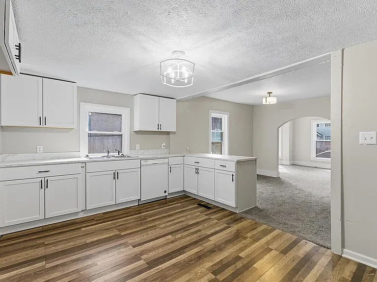 810 Avenue C — Photo 6