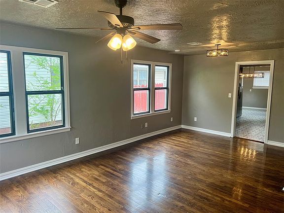 4th image of 425 Dakota St