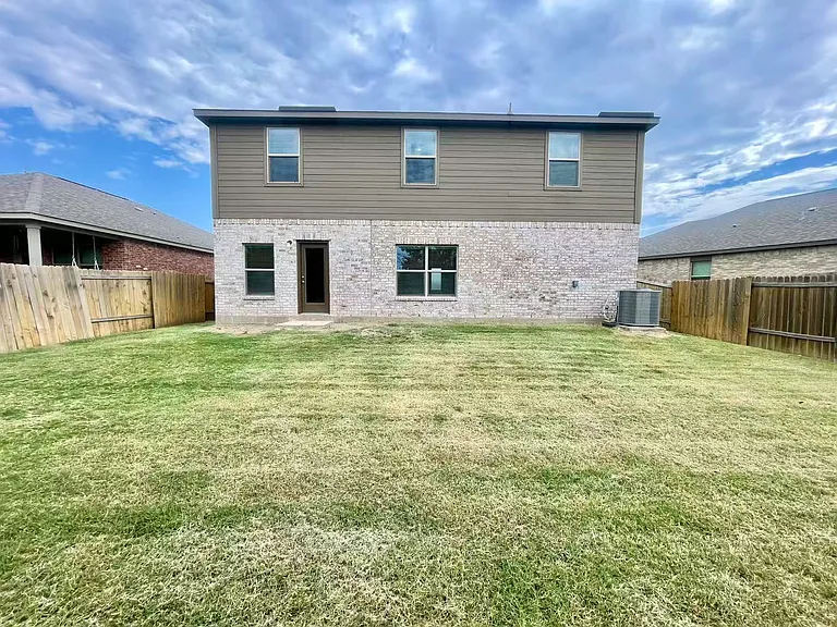 1702 Sandalwood Way — Photo 25