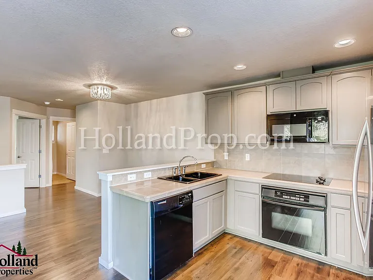 977 NE 73rd Ave — Photo 11