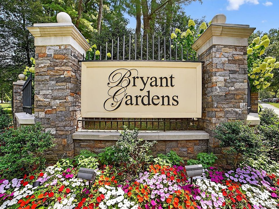 1st image of 4 Bryant Crescent #2N