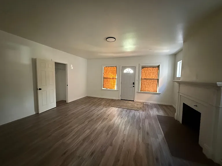 2509 Gladstone St #2 — Photo 8