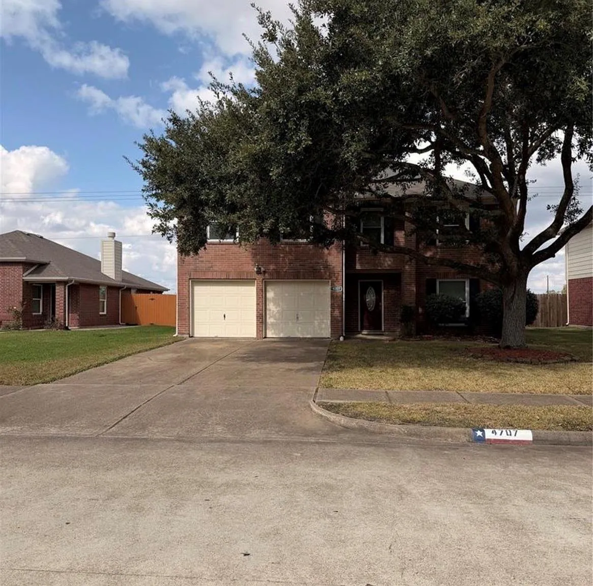5 bed, 3.0 bath, 2594 sqft, $2,320 — Photo 2