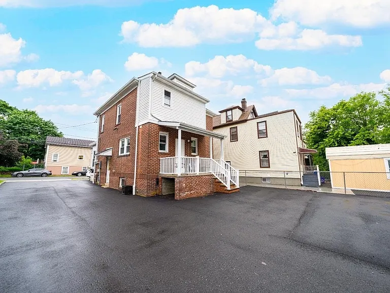 351 Somerset St — Photo 3