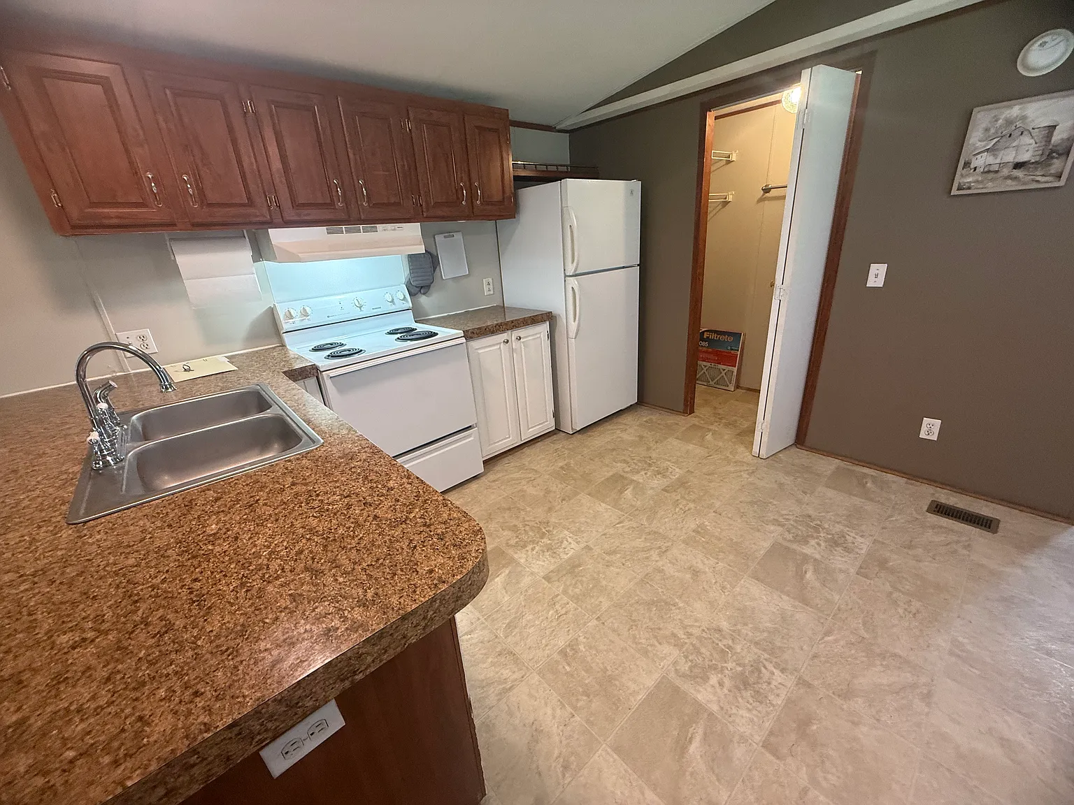 2 bed, $1,160 — Photo 2