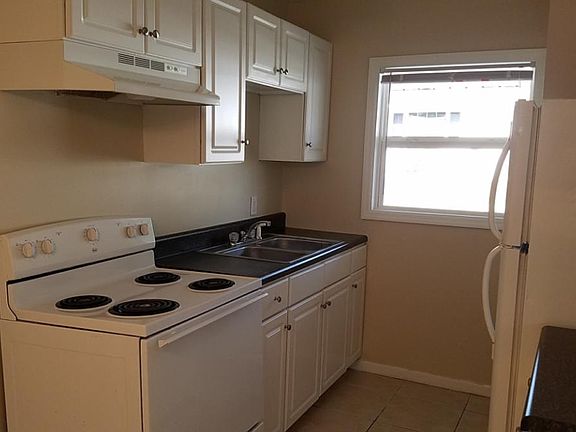 5th image of 22 N Sheltering Oaks Dr APT A