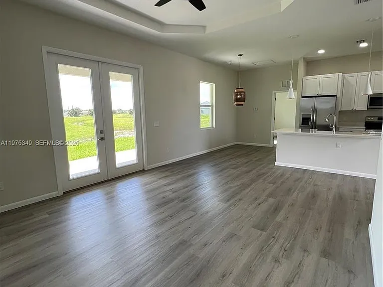 1088 Saturn Ct — Photo 6