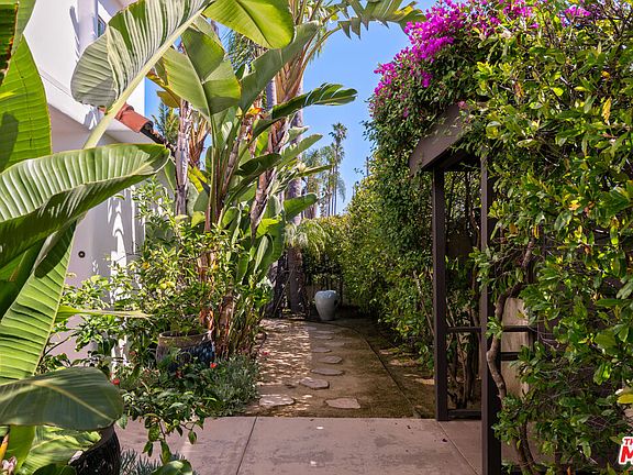 3rd image of 697 Washington Blvd