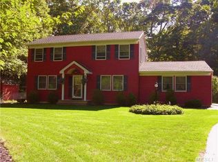 274 N Country Rd, Wading River, NY 11792