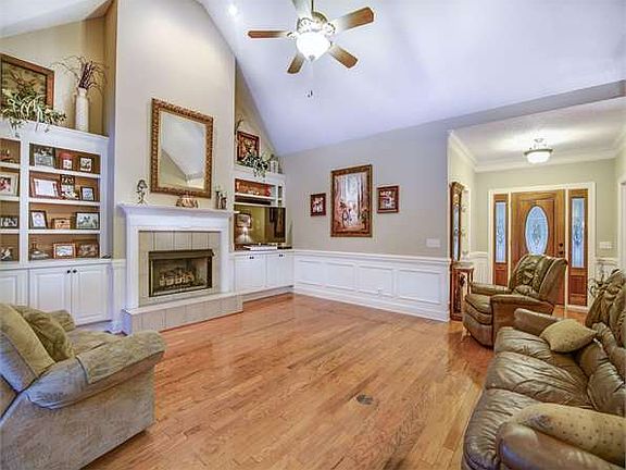 2nd image of 120 Stephens Dr