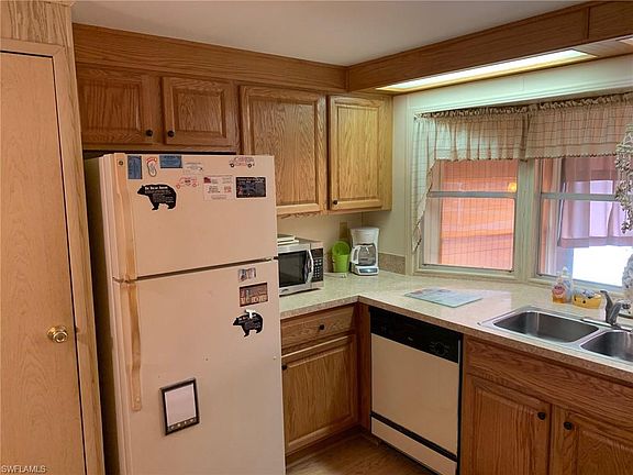 3rd image of 109 Queen Palm Dr #109