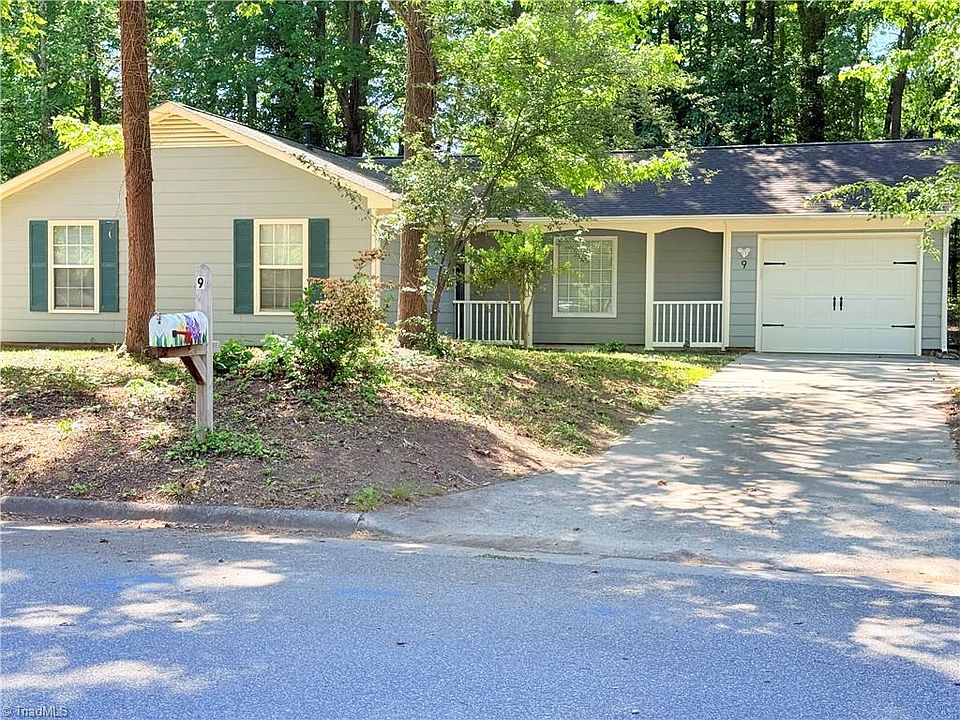 1st image of 9 Bellows Ct