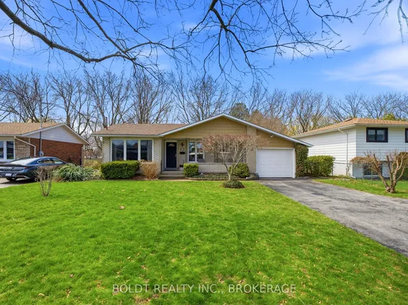 95 Prince Charles Dr, Saint Catharines, ON L2N 3Y8