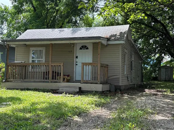109 S Walnut St, Emporia, KS 66801