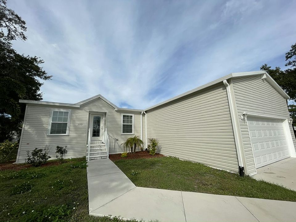 1st image of 2953 Hillcrest Dr