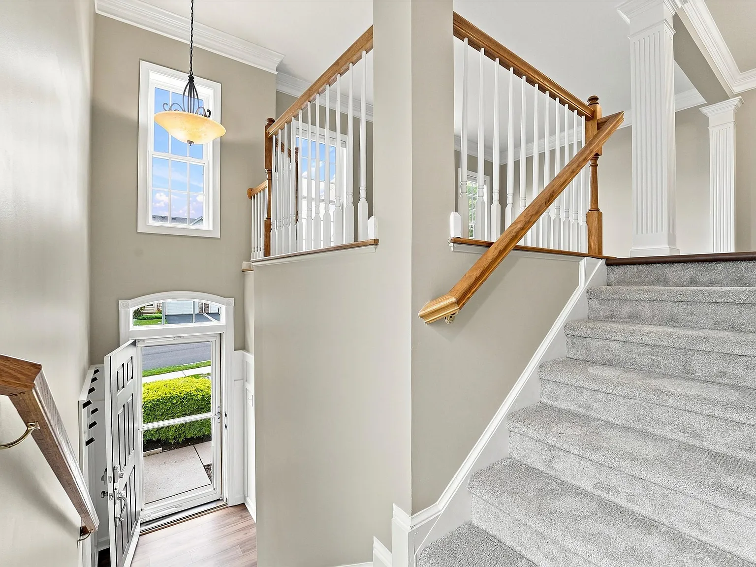 3 bed, 2.5 bath, 2015 sqft, $2,995 — Photo 2