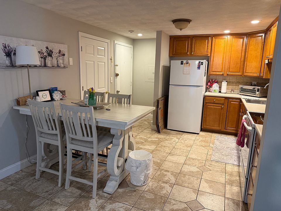 1st image of 102G Capitol Hill Dr