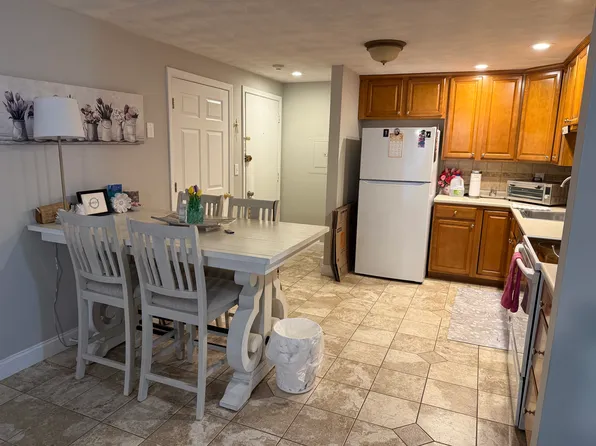 102G Capitol Hill Dr, Londonderry, NH 03053