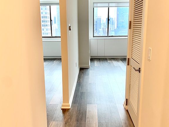 3rd image of 520 W 43rd St APT 25F