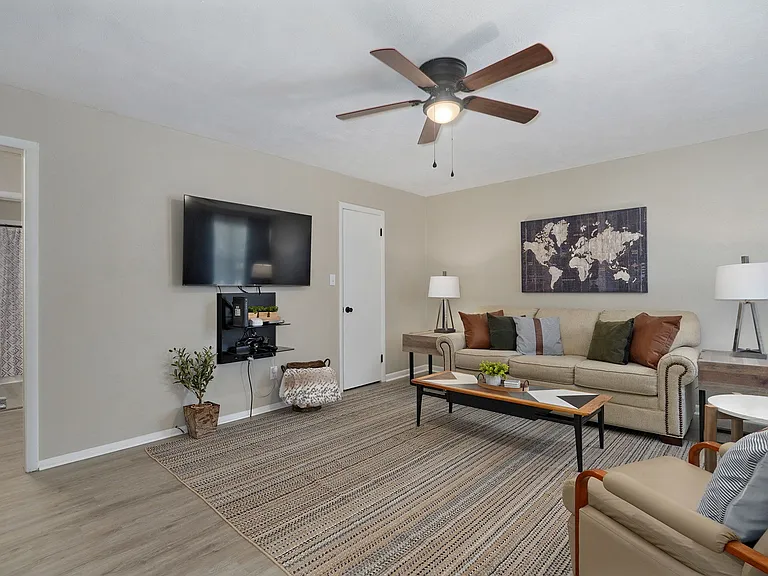 2129 S Jefferson Ave — Photo 7