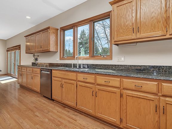 3rd image of 24709 Lincolnway St
