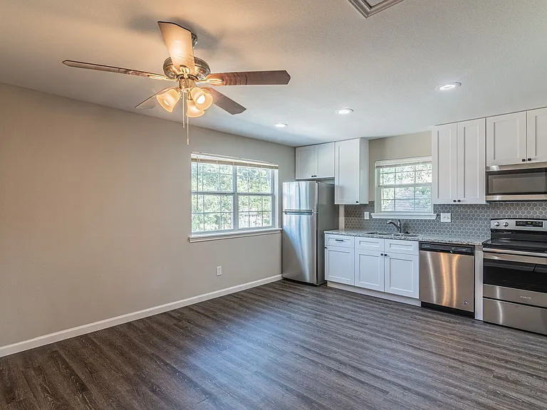 3102 Wentworth St #3 — Photo 7