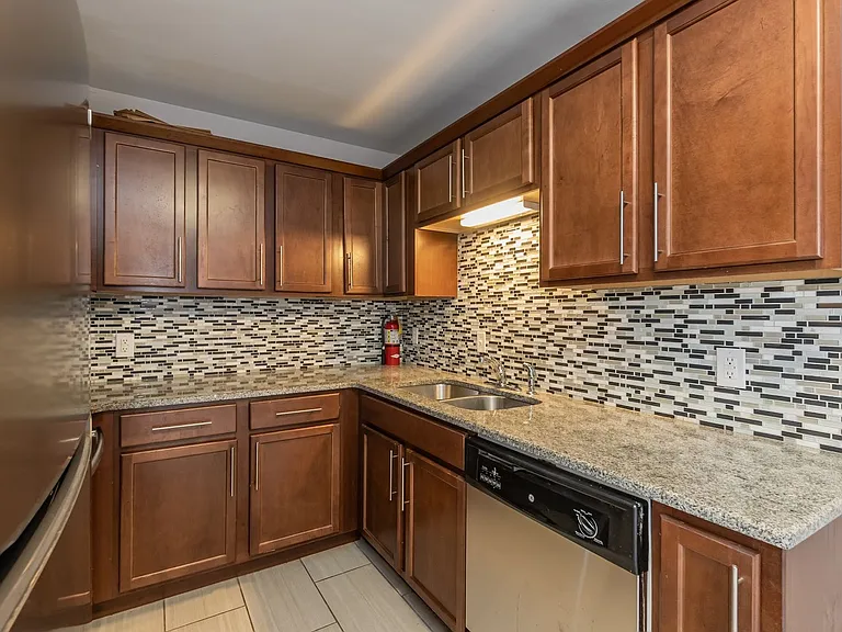 Woodard Street Apartments — Photo 9