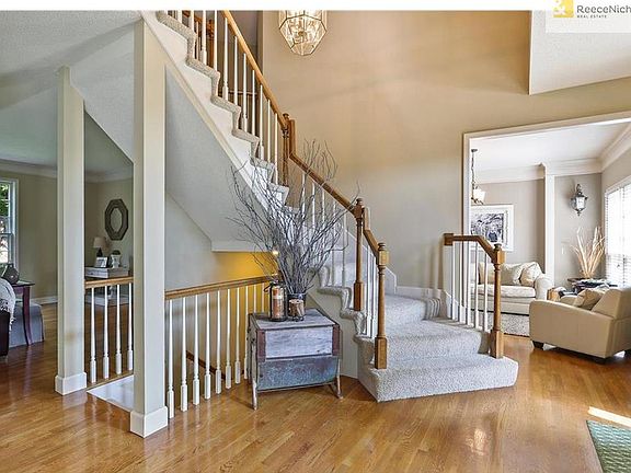 Stairway opens to foyer and to Kitchen