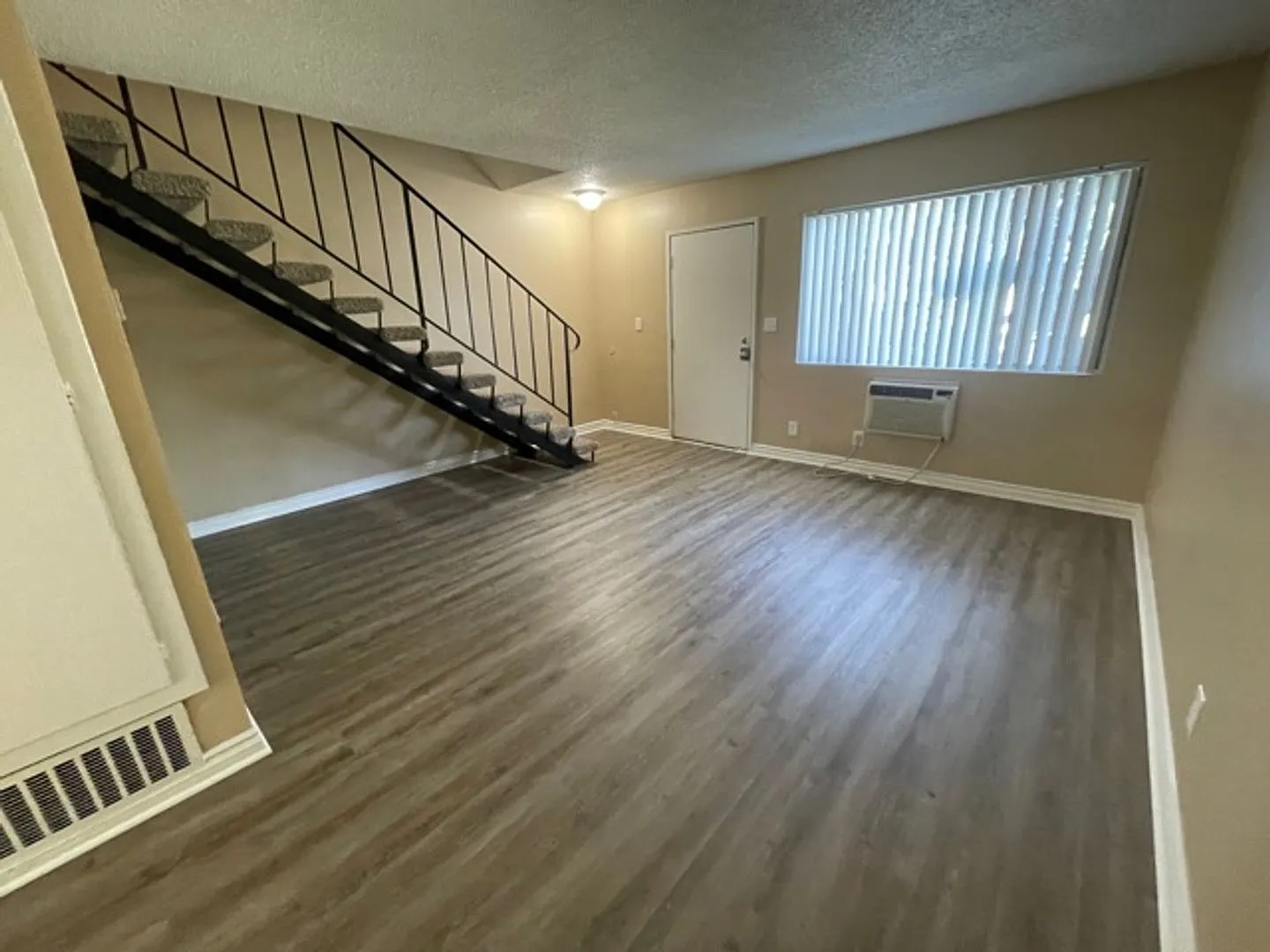 Silverwood Apartments (587) — Photo 2